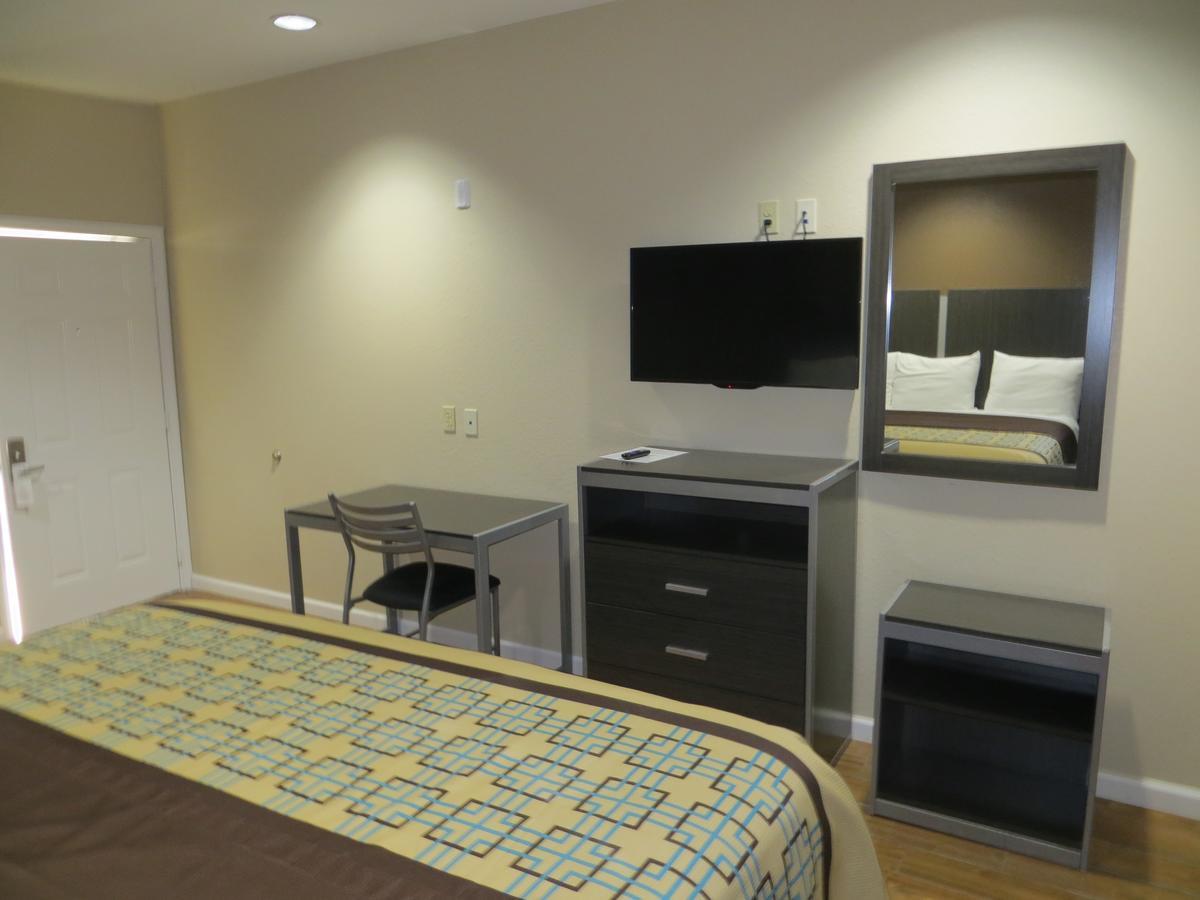 Scottish Inn & Suites Baytown Εξωτερικό φωτογραφία